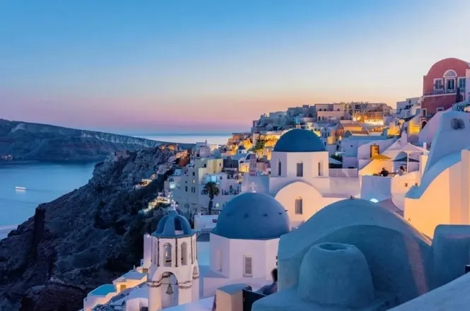 Santorini, Yunani: Romantis dan Menawan