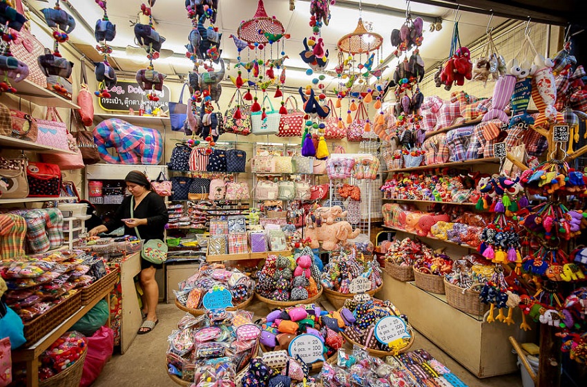 Souvenir Shopping in Chatuchak Market